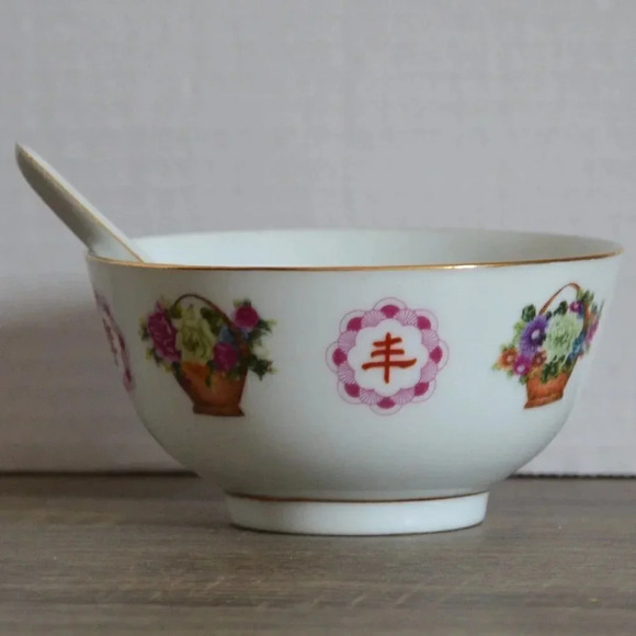 Vtg Asian Soup Bowl  and Spoon Set - Picture 1 of 5